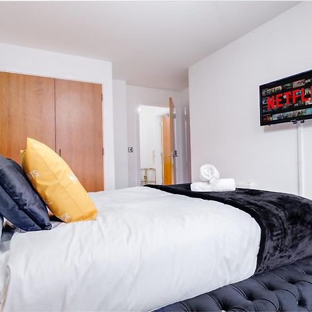Maevela Apartments - Arcadian Versace Themed Apt ☆ Huge Balcony / Free Parking → Free Netflix -2 Min Walk From Birmingham Hippodrome Theatre, Arcadian, China Town, Sidewalk Club, Gay Village, 5 Mins From New Street Train Station - Birmingham Grand Ce Екстериор снимка