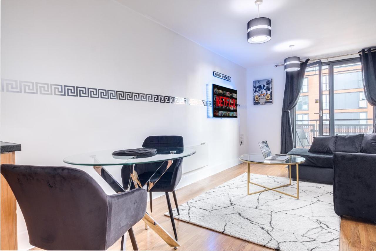 Maevela Apartments - Arcadian Versace Themed Apt ☆ Huge Balcony / Free Parking → Free Netflix -2 Min Walk From Birmingham Hippodrome Theatre, Arcadian, China Town, Sidewalk Club, Gay Village, 5 Mins From New Street Train Station - Birmingham Grand Ce Екстериор снимка