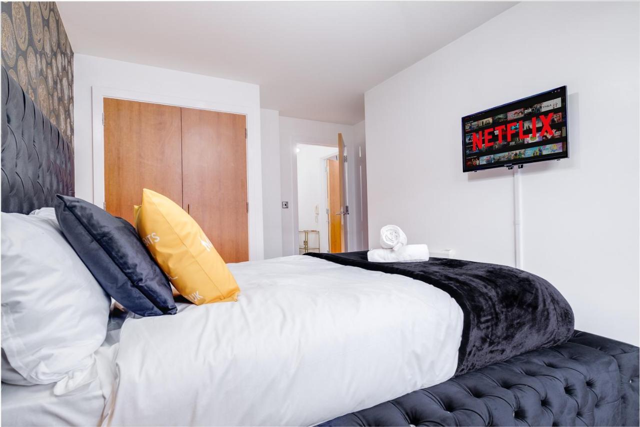 Maevela Apartments - Arcadian Versace Themed Apt ☆ Huge Balcony / Free Parking → Free Netflix -2 Min Walk From Birmingham Hippodrome Theatre, Arcadian, China Town, Sidewalk Club, Gay Village, 5 Mins From New Street Train Station - Birmingham Grand Ce Екстериор снимка