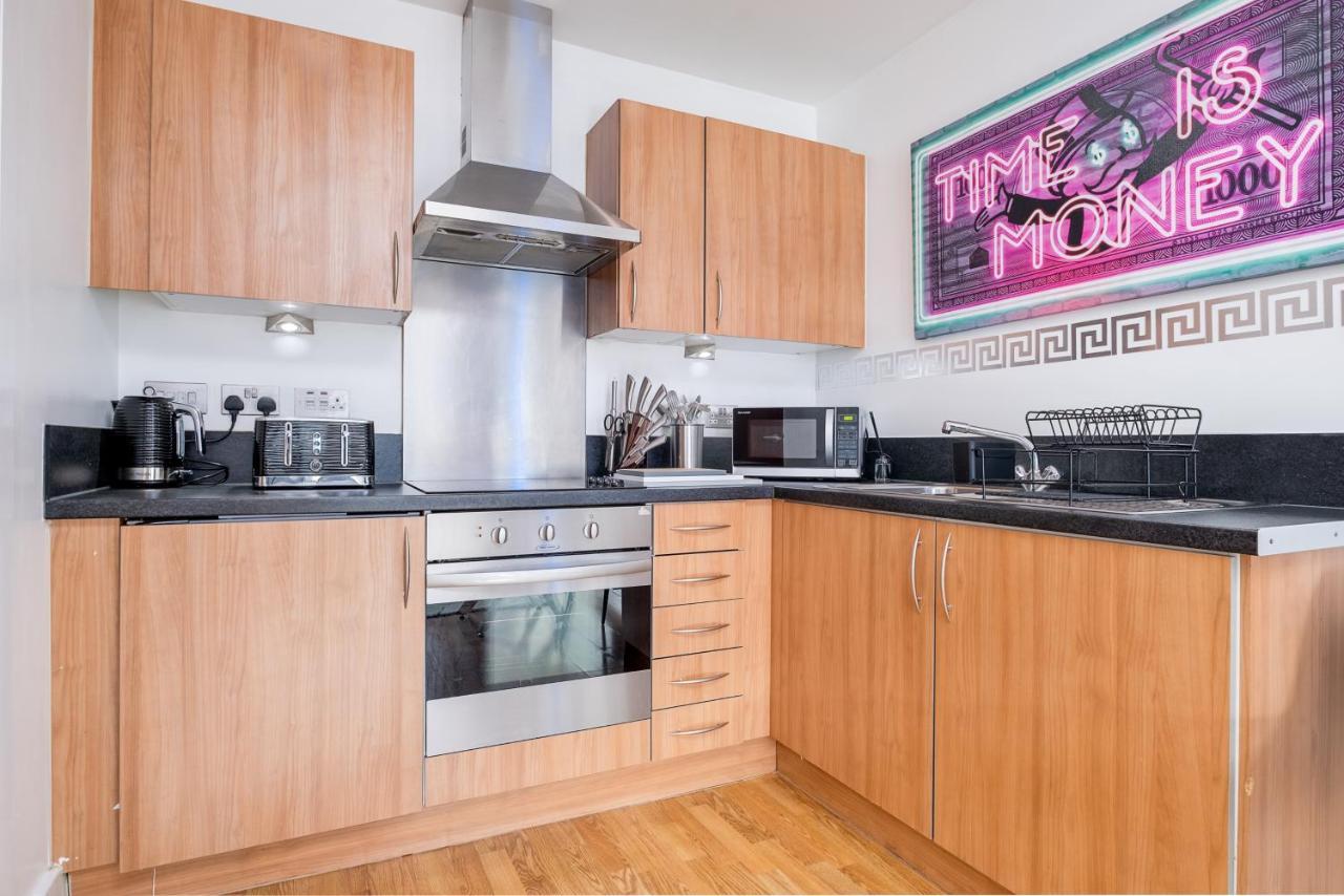 Maevela Apartments - Arcadian Versace Themed Apt ☆ Huge Balcony / Free Parking → Free Netflix -2 Min Walk From Birmingham Hippodrome Theatre, Arcadian, China Town, Sidewalk Club, Gay Village, 5 Mins From New Street Train Station - Birmingham Grand Ce Екстериор снимка
