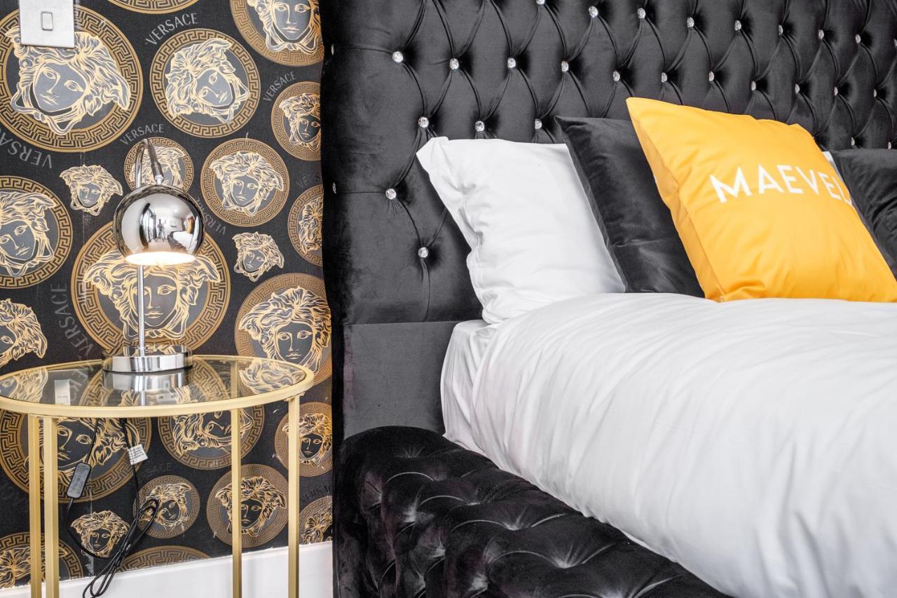 Maevela Apartments - Arcadian Versace Themed Apt ☆ Huge Balcony / Free Parking → Free Netflix -2 Min Walk From Birmingham Hippodrome Theatre, Arcadian, China Town, Sidewalk Club, Gay Village, 5 Mins From New Street Train Station - Birmingham Grand Ce Екстериор снимка