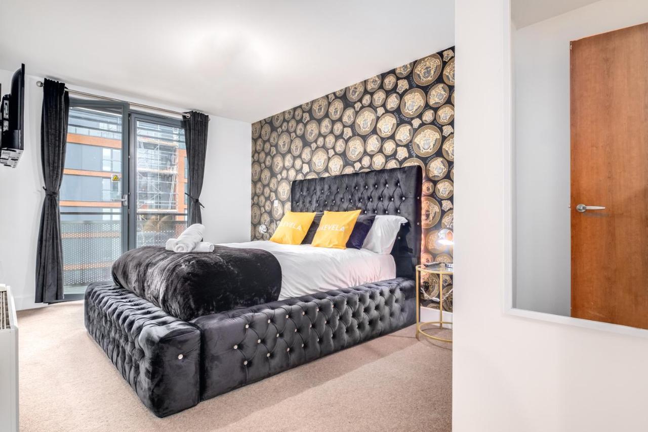 Maevela Apartments - Arcadian Versace Themed Apt ☆ Huge Balcony / Free Parking → Free Netflix -2 Min Walk From Birmingham Hippodrome Theatre, Arcadian, China Town, Sidewalk Club, Gay Village, 5 Mins From New Street Train Station - Birmingham Grand Ce Екстериор снимка