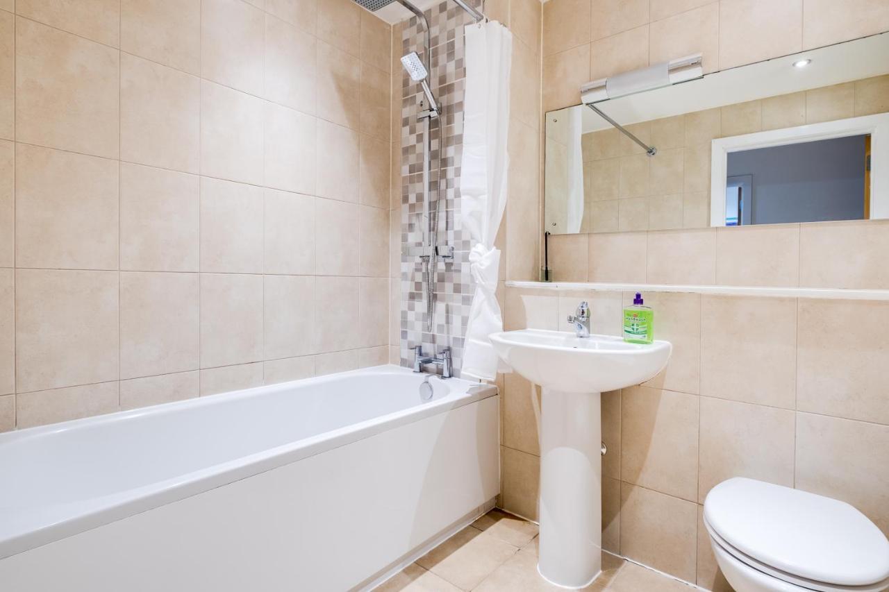 Maevela Apartments - Arcadian Versace Themed Apt ☆ Huge Balcony / Free Parking → Free Netflix -2 Min Walk From Birmingham Hippodrome Theatre, Arcadian, China Town, Sidewalk Club, Gay Village, 5 Mins From New Street Train Station - Birmingham Grand Ce Екстериор снимка