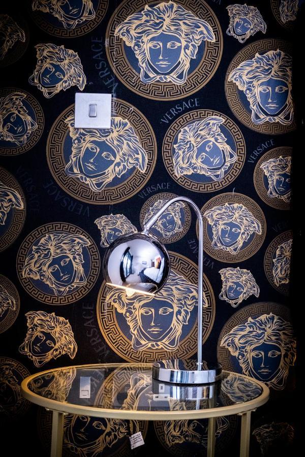 Maevela Apartments - Arcadian Versace Themed Apt ☆ Huge Balcony / Free Parking → Free Netflix -2 Min Walk From Birmingham Hippodrome Theatre, Arcadian, China Town, Sidewalk Club, Gay Village, 5 Mins From New Street Train Station - Birmingham Grand Ce Екстериор снимка