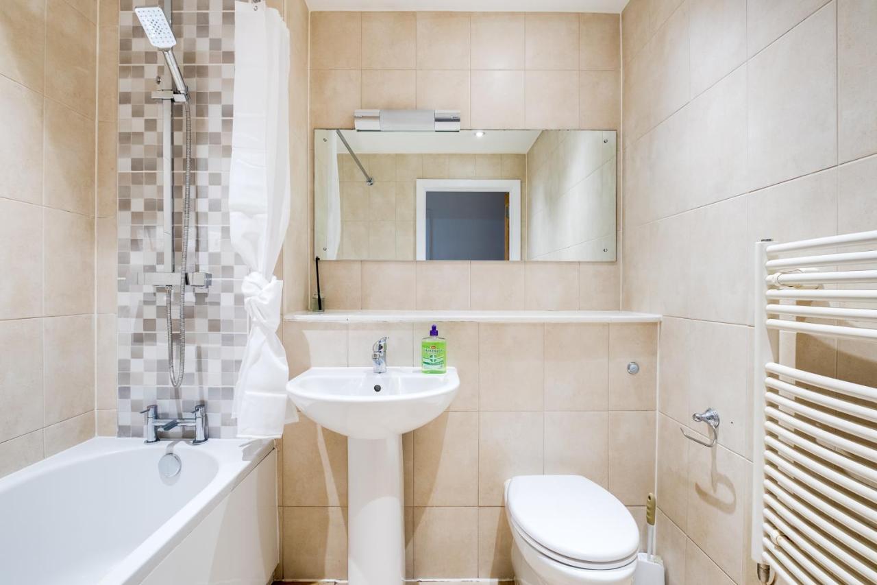 Maevela Apartments - Arcadian Versace Themed Apt ☆ Huge Balcony / Free Parking → Free Netflix -2 Min Walk From Birmingham Hippodrome Theatre, Arcadian, China Town, Sidewalk Club, Gay Village, 5 Mins From New Street Train Station - Birmingham Grand Ce Екстериор снимка